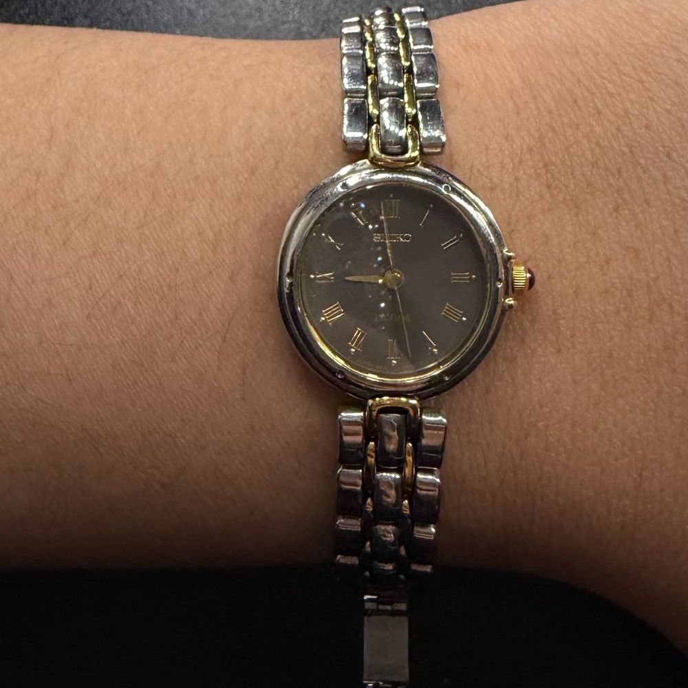 Seiko vintage 1995 Two-Tone Silver and Gold Women's Watch - Picture 4 of 6